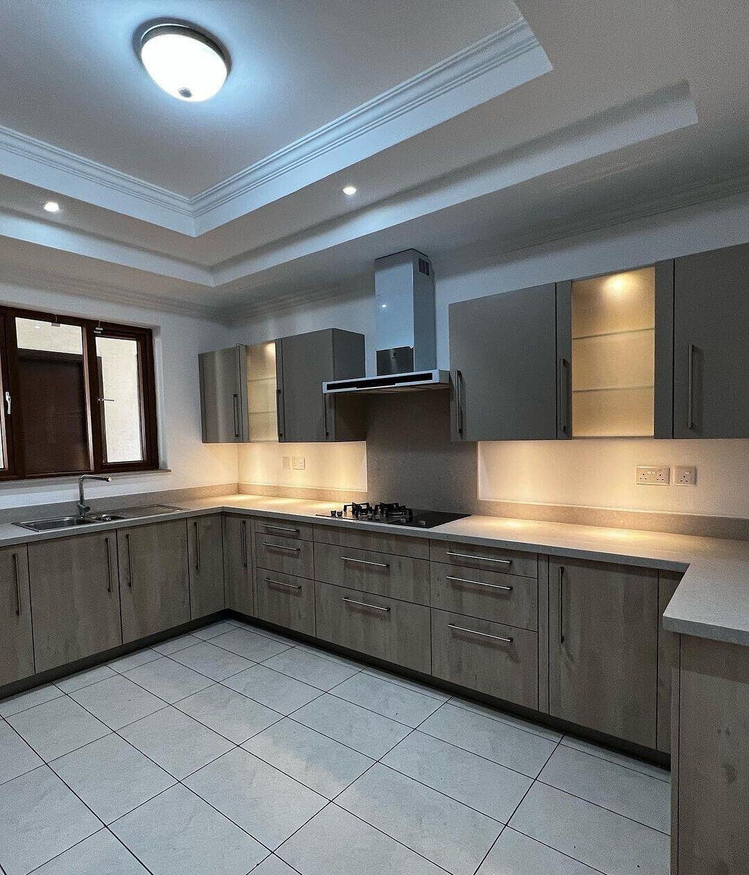 5-Bed Townhouse with Separate Dining & Garden - Lavington