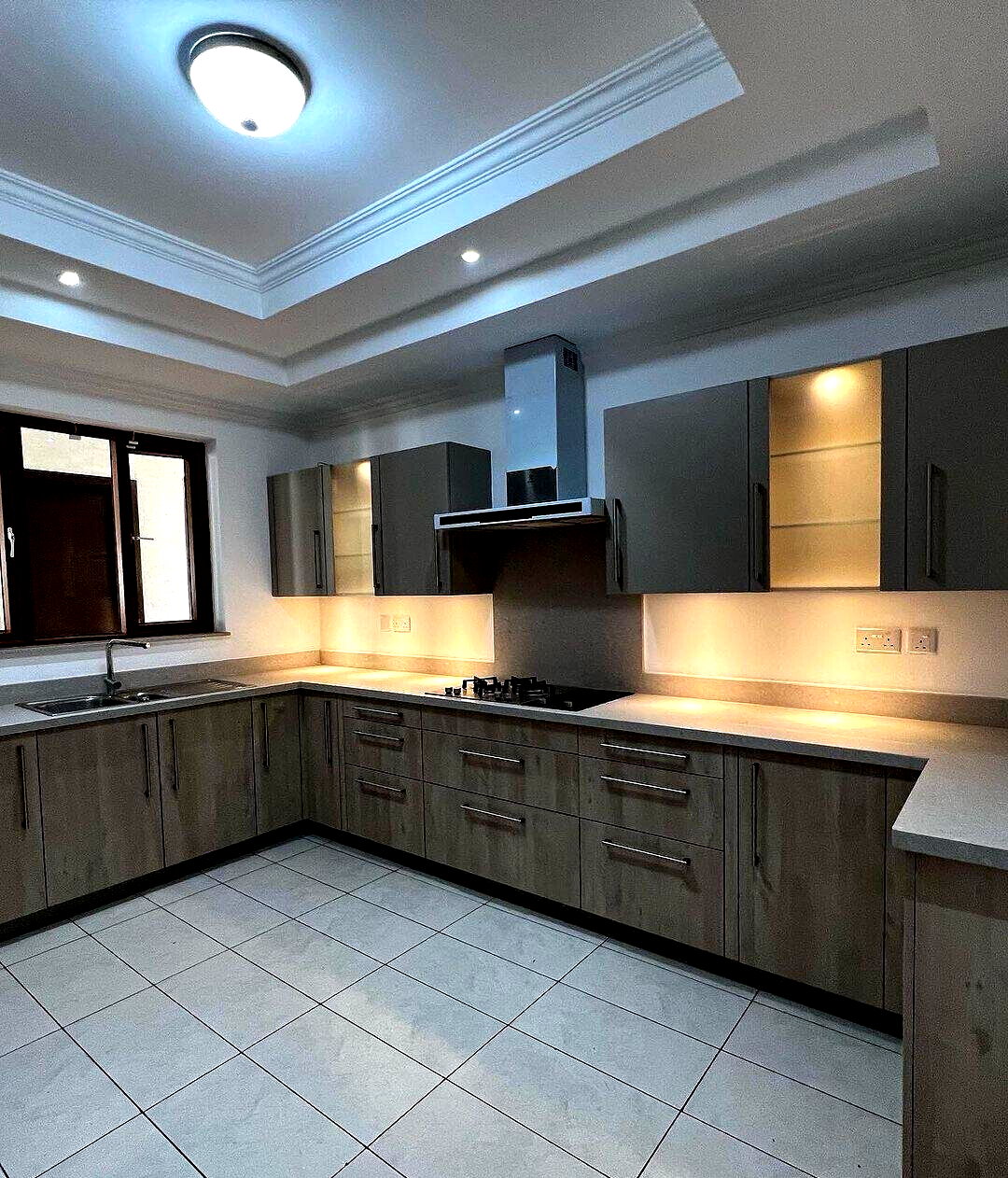 5-Bed Townhouse with Separate Dining & Garden - Lavington
