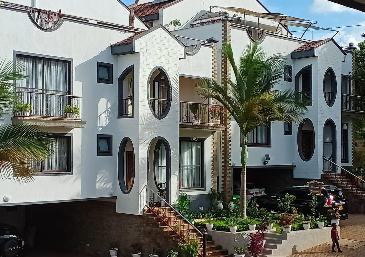 5-Ensuite Townhouse with Jacuzzi & Solar Panels - Westlands
