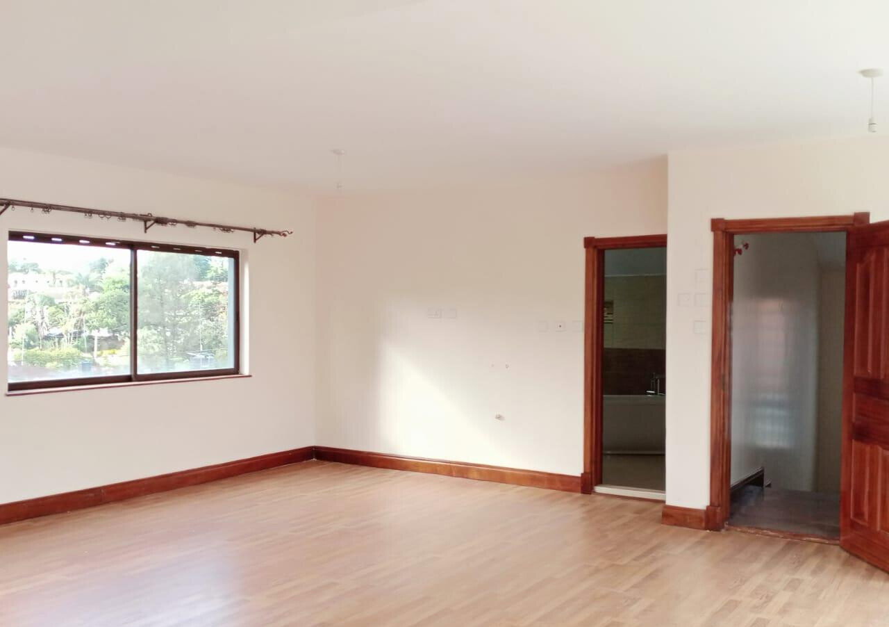 5-Ensuite Townhouse with Jacuzzi & Solar Panels - Westlands