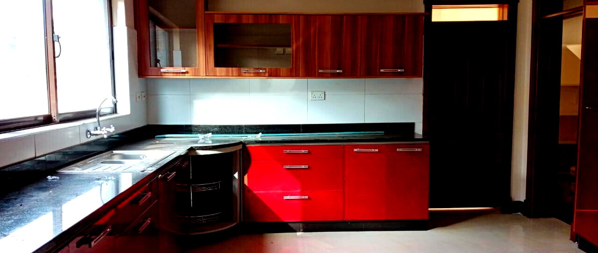 5-Ensuite Townhouse with Jacuzzi & Solar Panels - Westlands