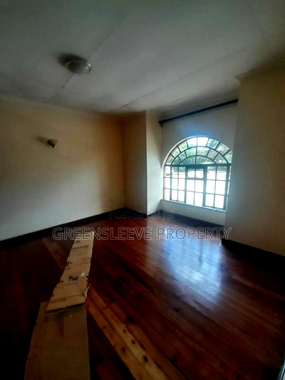 Commercial House - Image 14