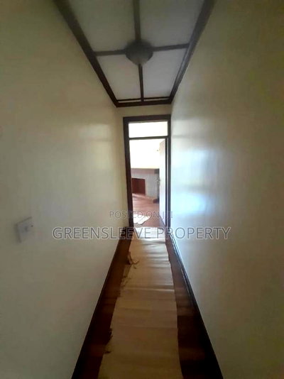 Commercial House - Image 12