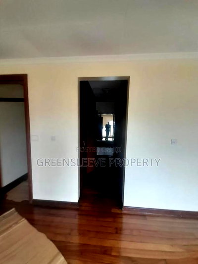 Commercial House - Image 15