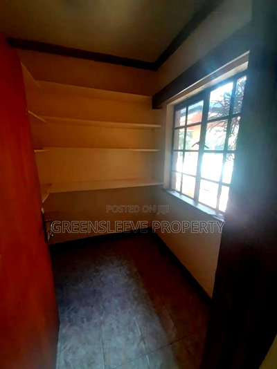 Commercial House - Image 9