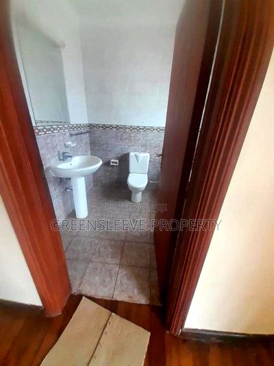 Commercial House - Image 8