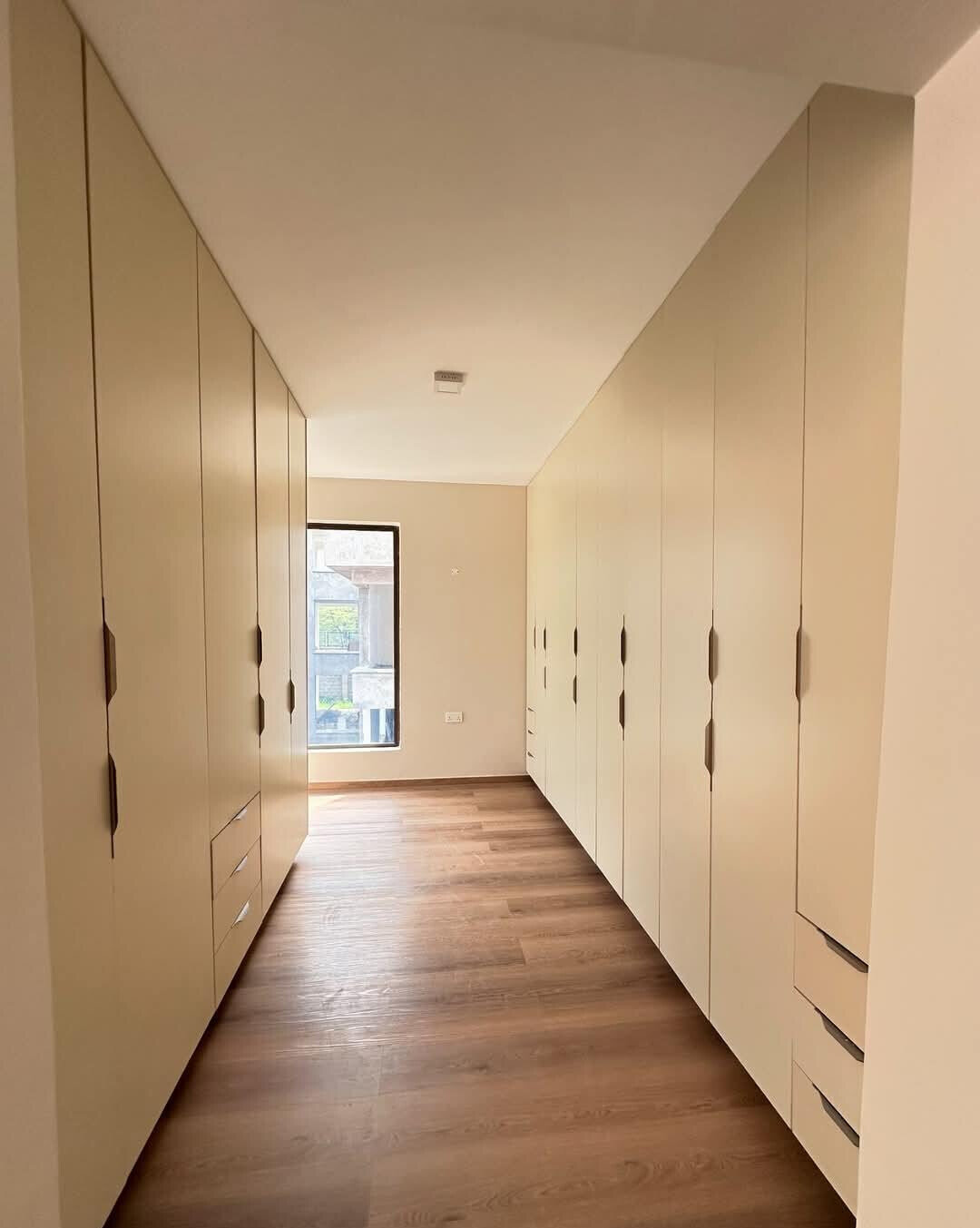 5-Ensuite Townhouse with Steam & Sauna on Half-Acre – Karen