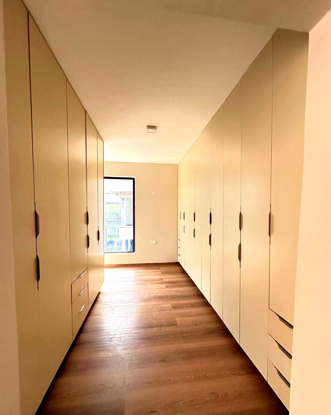 5-Ensuite Townhouse with Steam & Sauna on Half-Acre – Karen