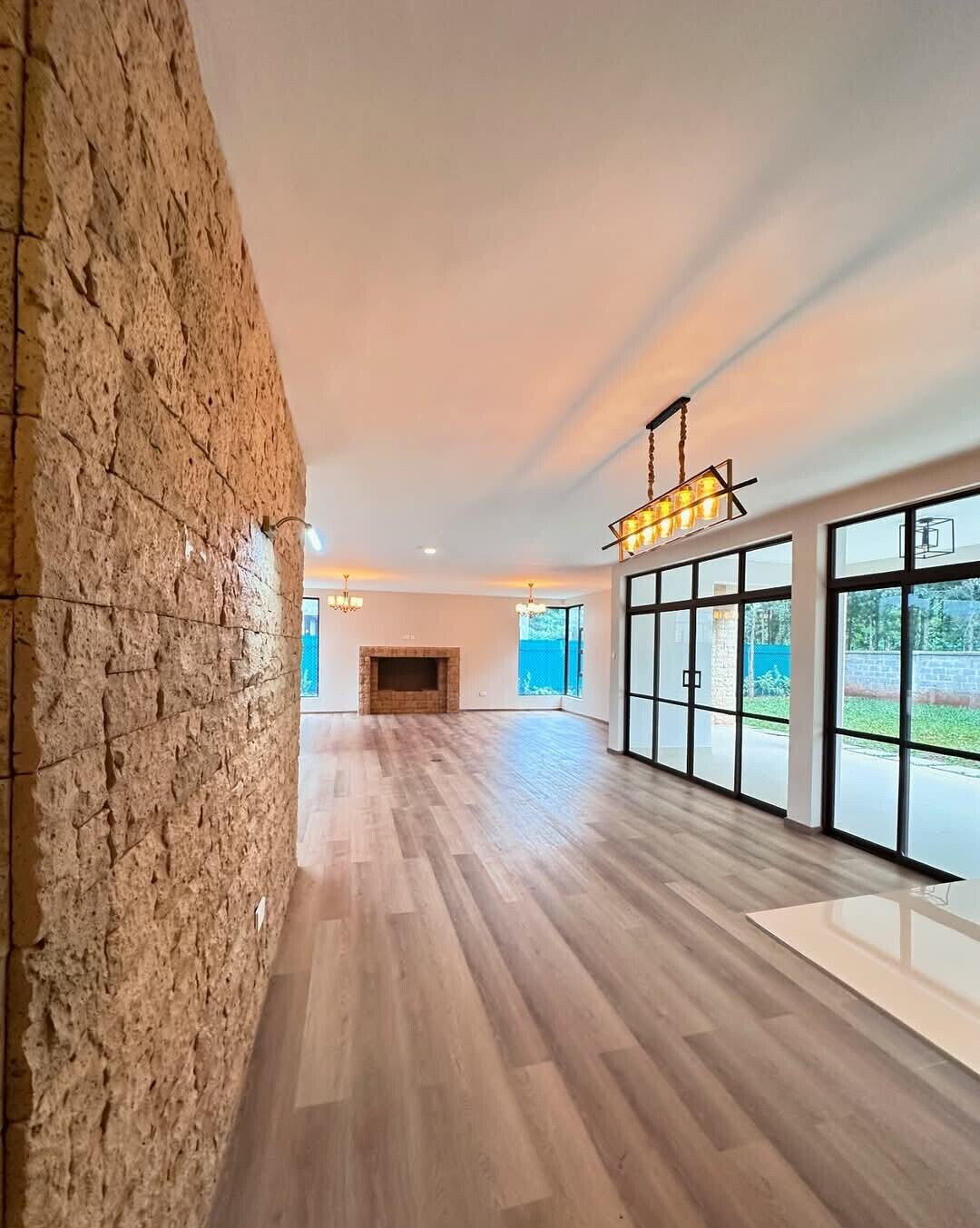 5-Ensuite Townhouse with Steam & Sauna on Half-Acre – Karen