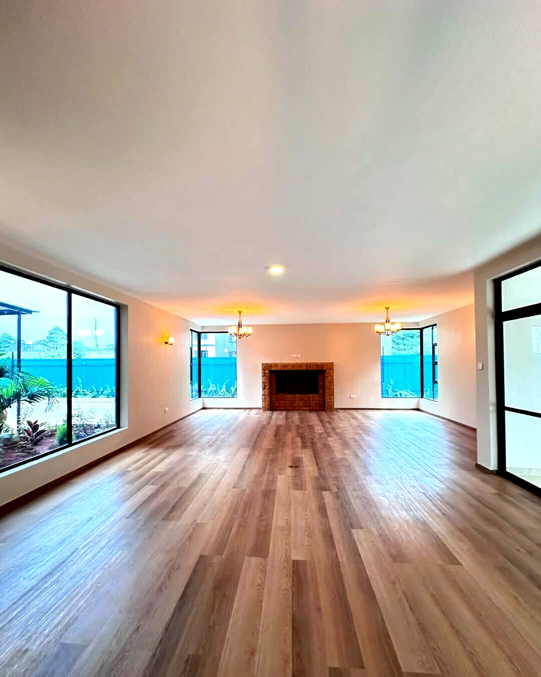5-Ensuite Townhouse with Steam & Sauna on Half-Acre – Karen
