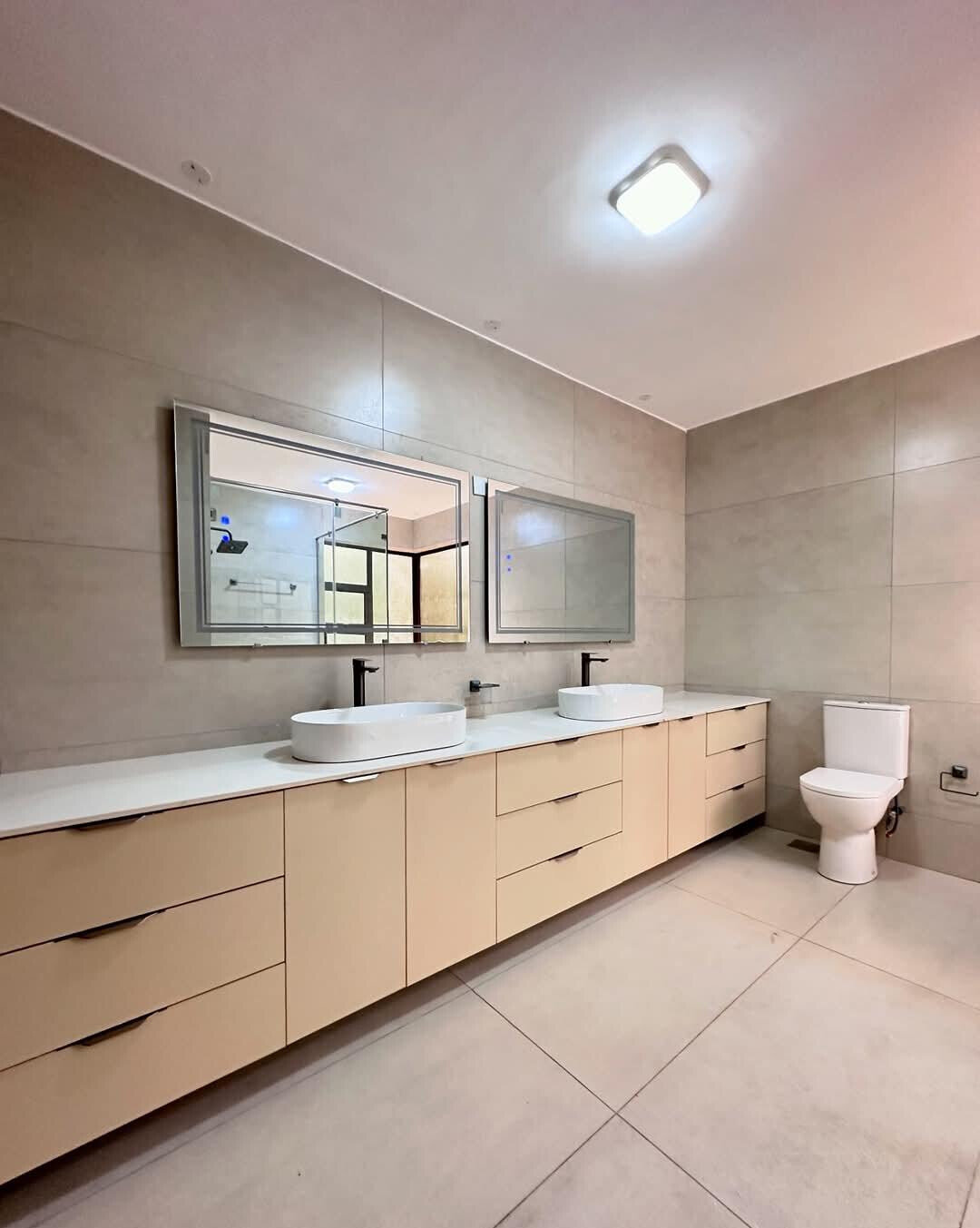 5-Ensuite Townhouse with Steam & Sauna on Half-Acre – Karen