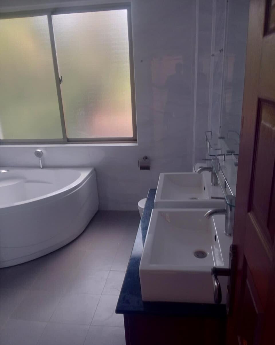 5-Ensuite Townhouse with Backup Generator & DSQ - Lavington