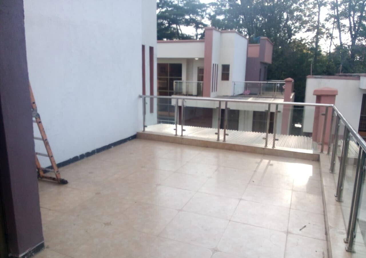 5-Ensuite Townhouse with Backup Generator & DSQ - Lavington