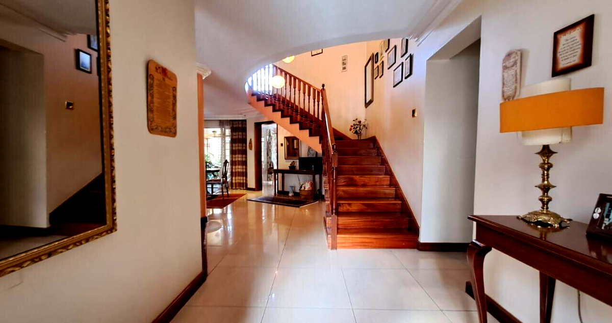 4-Ensuite Townhouse with DSQ & Private Garden - Westlands