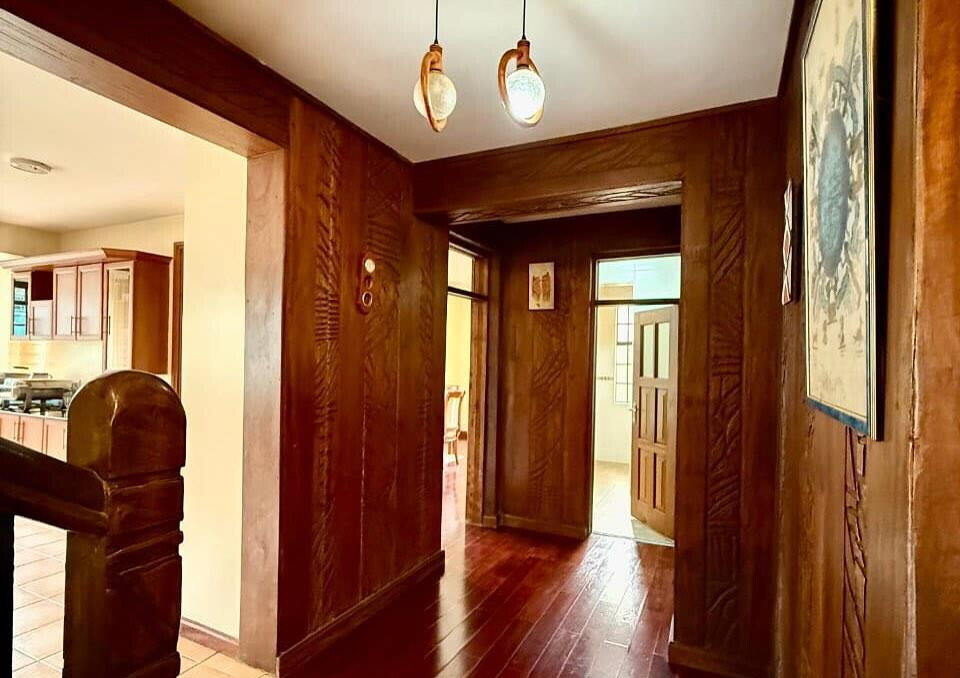 Half-Acre 4BR Townhouse with Ready Title – Near Galleria, Karen