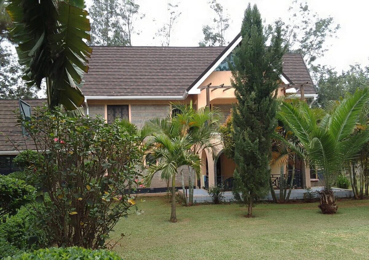 Half-Acre 4BR Townhouse with Ready Title – Near Galleria, Karen