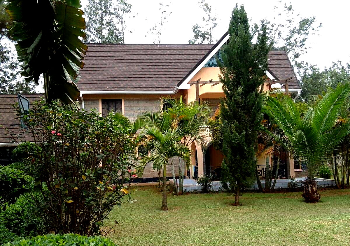 Half-Acre 4BR Townhouse with Ready Title – Near Galleria, Karen