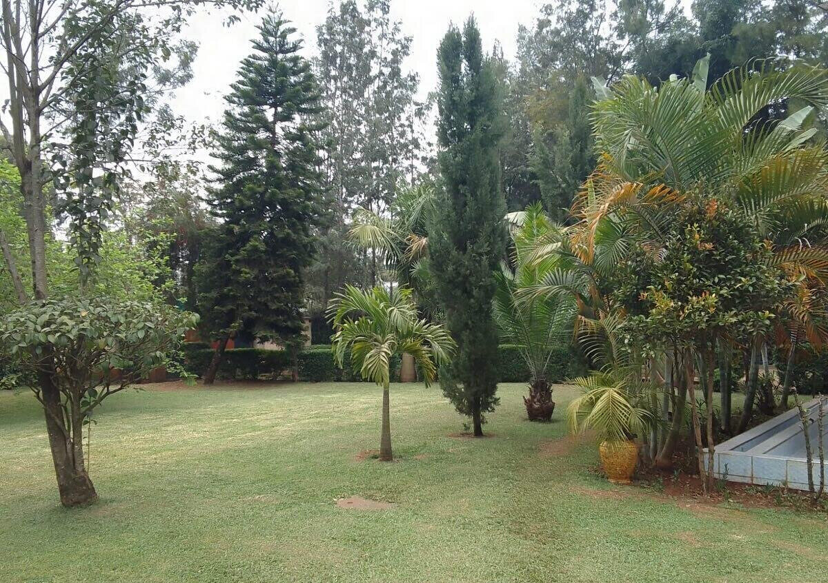 Half-Acre 4BR Townhouse with Ready Title – Near Galleria, Karen