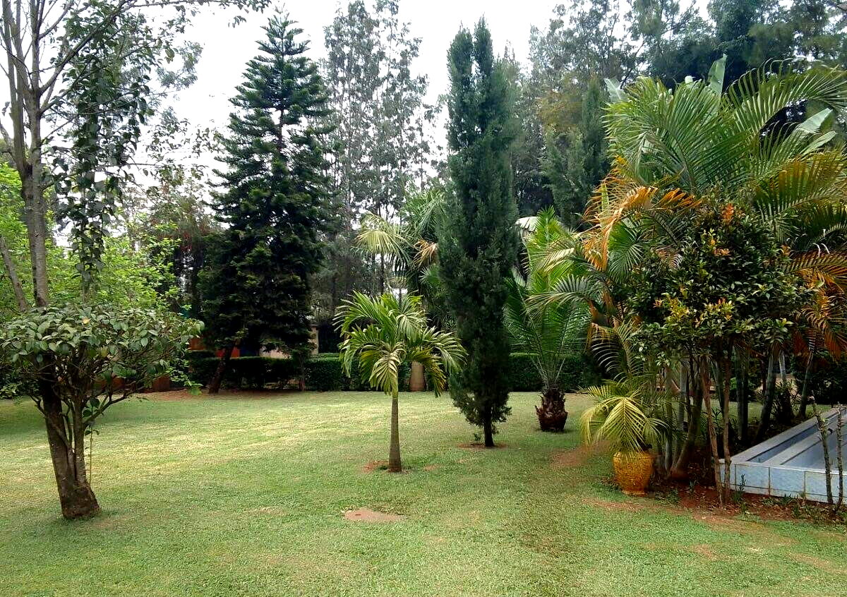 Half-Acre 4BR Townhouse with Ready Title – Near Galleria, Karen
