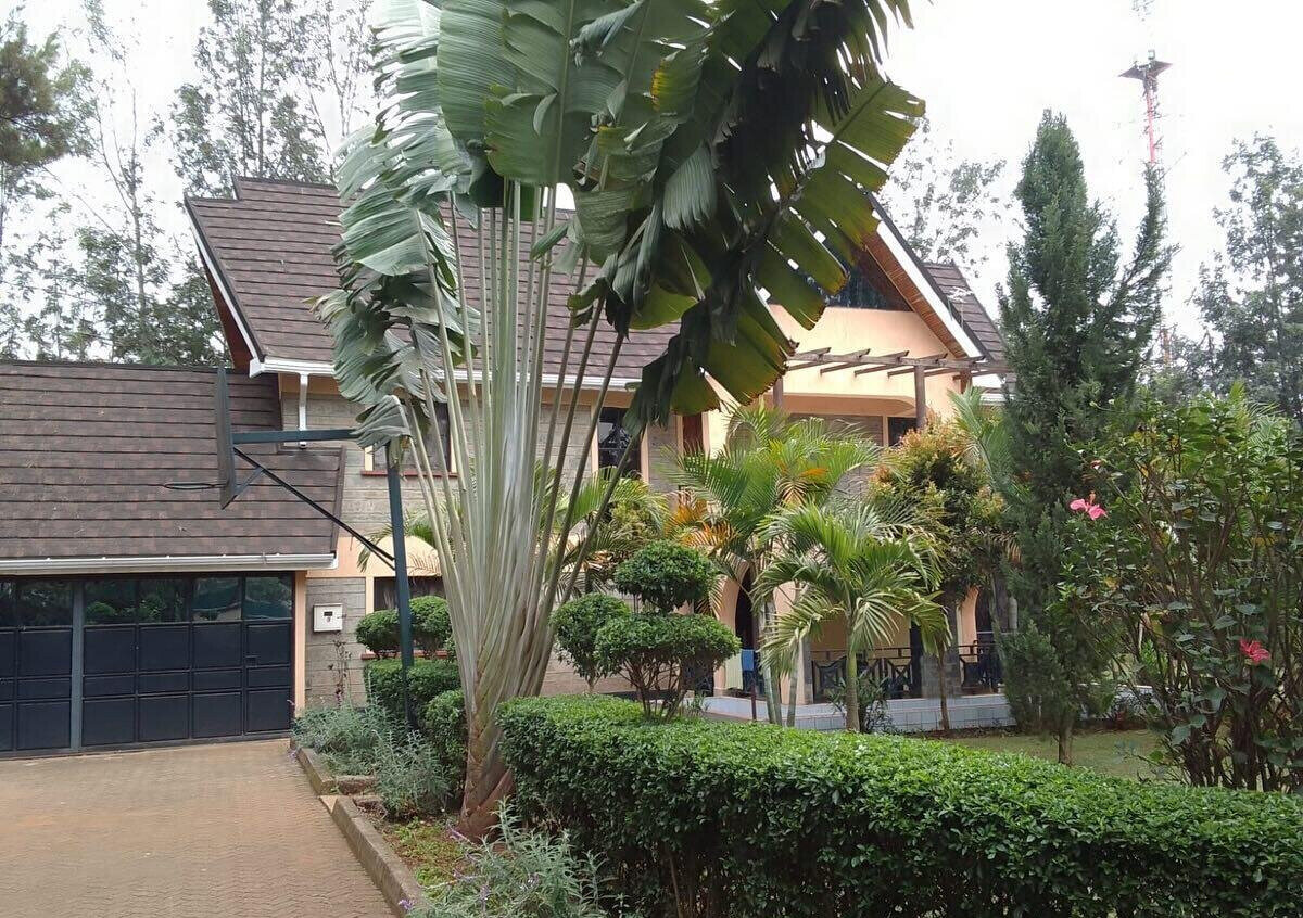 Half-Acre 4BR Townhouse with Ready Title – Near Galleria, Karen