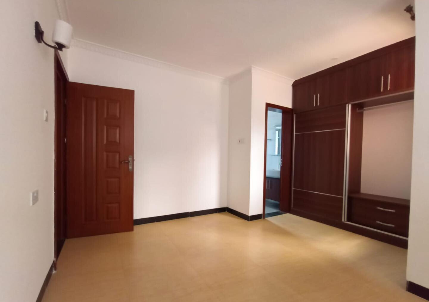 5-Ensuite Townhouse with Rooftop Terrace & Home Office - Lavington