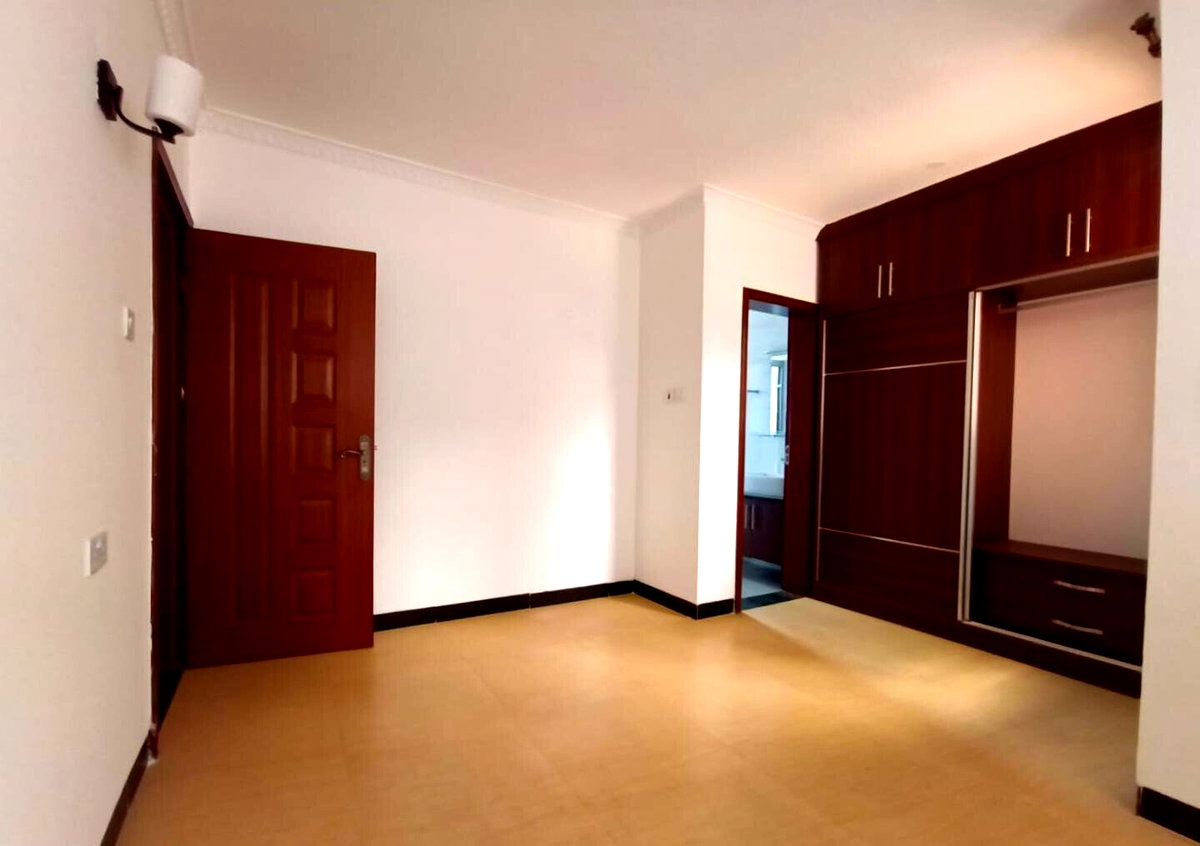 5-Ensuite Townhouse with Rooftop Terrace & Home Office - Lavington