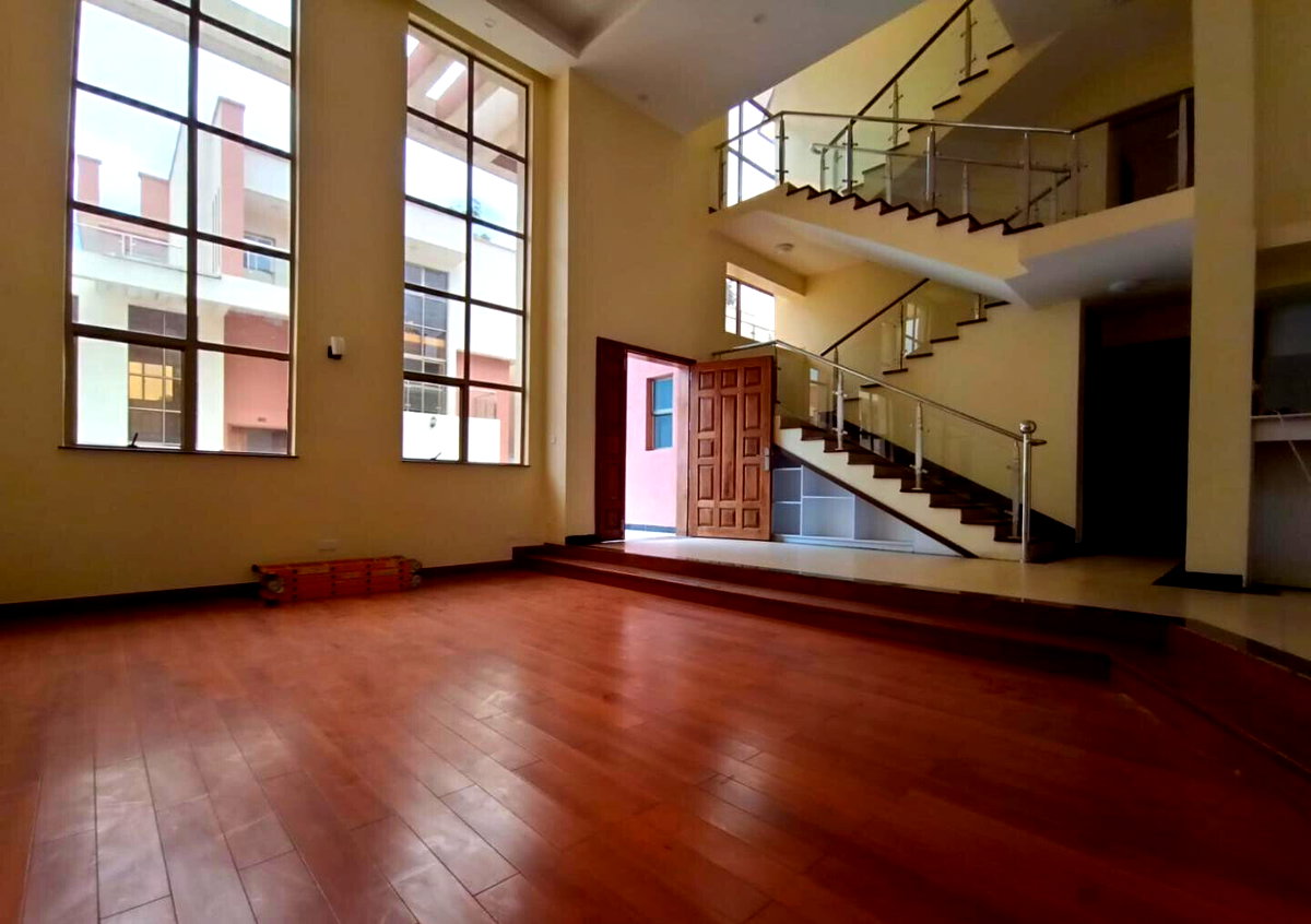 5-Ensuite Townhouse with Rooftop Terrace & Home Office - Lavington