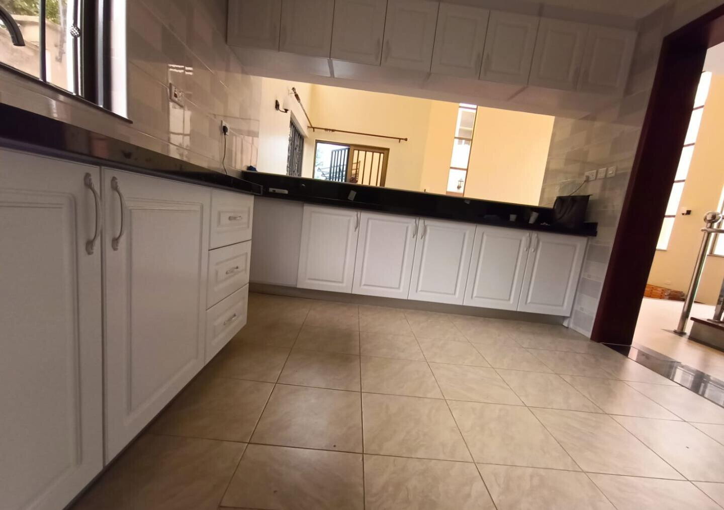 5-Ensuite Townhouse with Rooftop Terrace & Home Office - Lavington