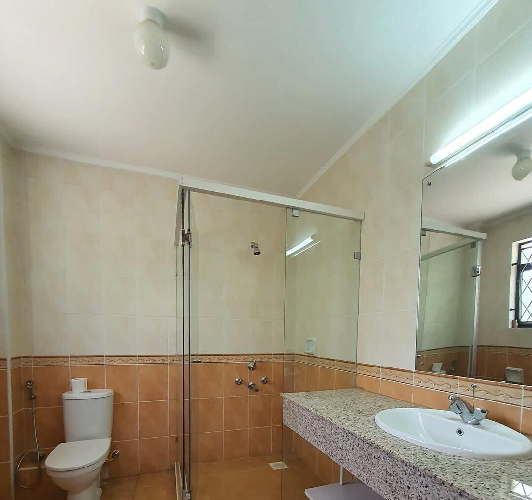 4-Ensuite Townhouse with Private Garden & Generator - Lavington