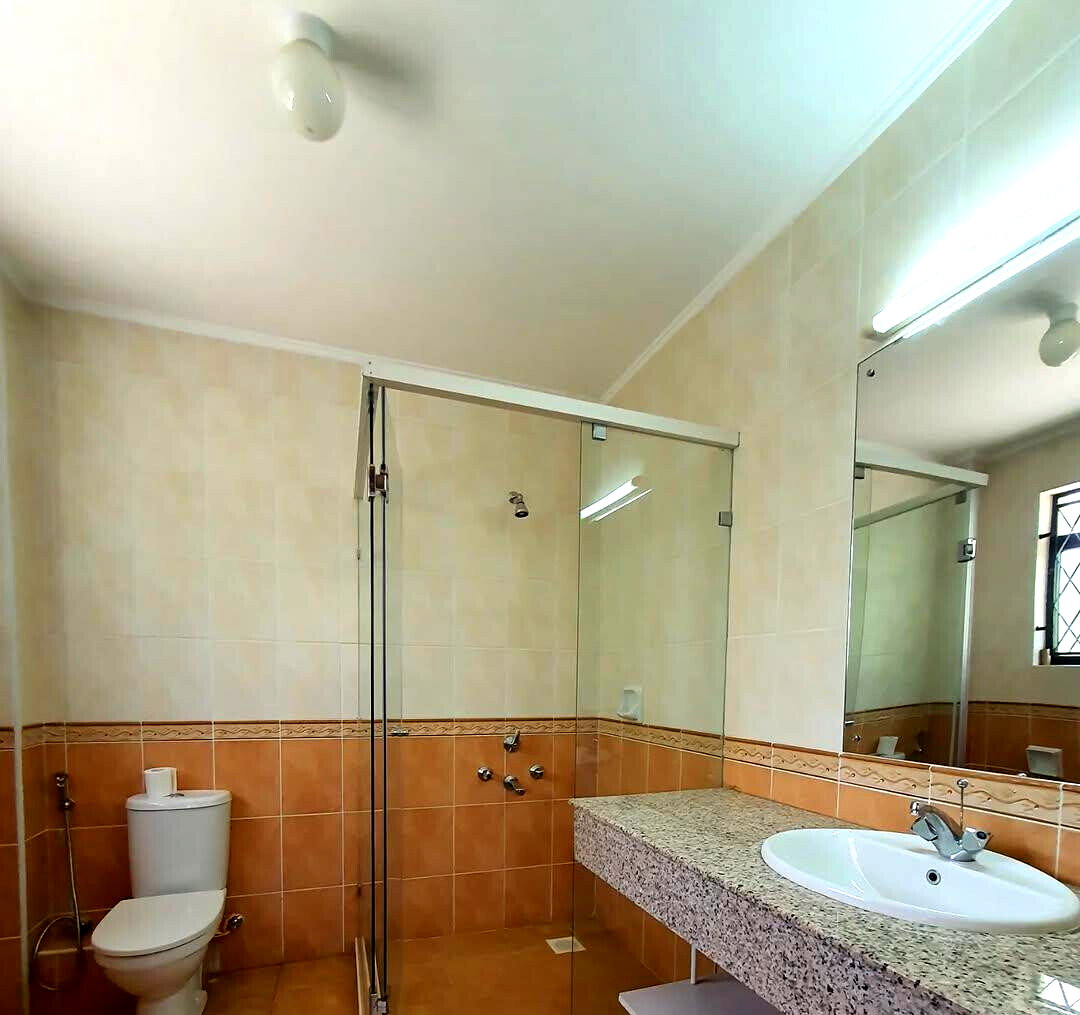 4-Ensuite Townhouse with Private Garden & Generator - Lavington