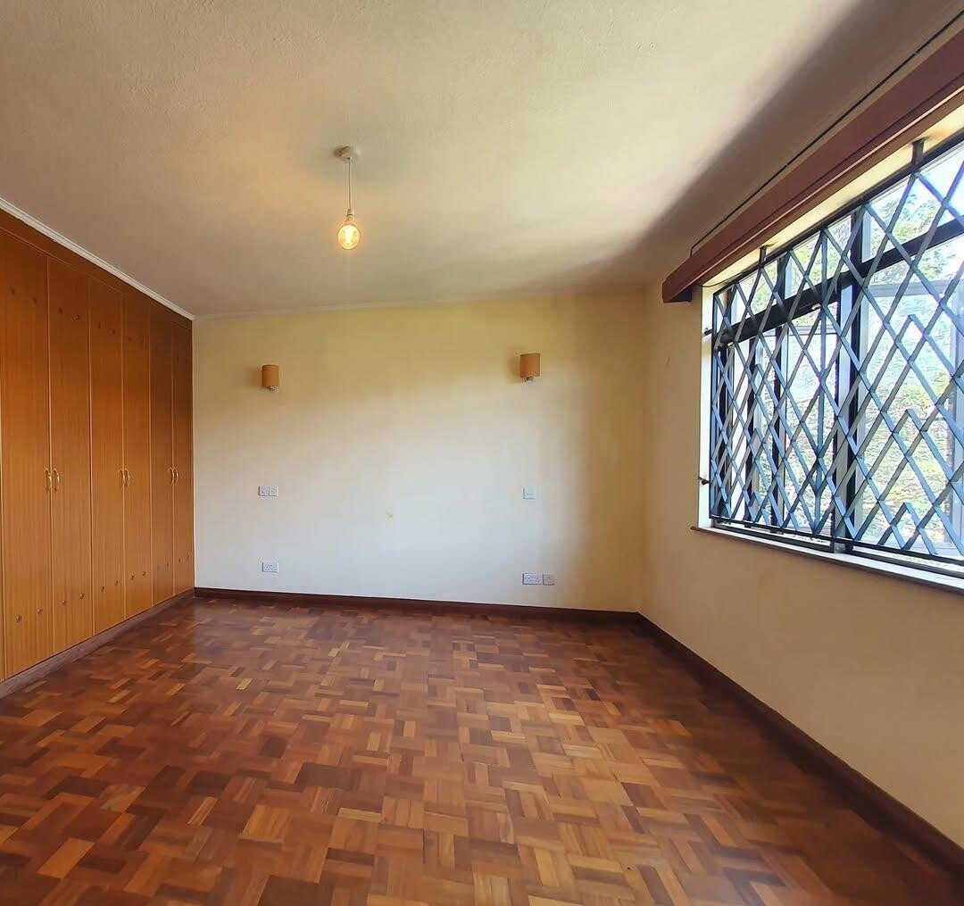 4-Ensuite Townhouse with Private Garden & Generator - Lavington