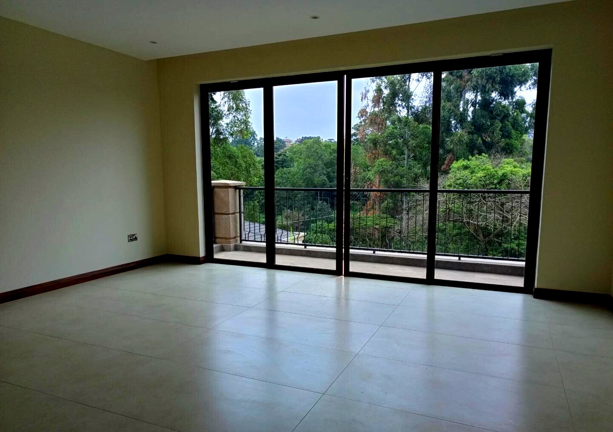 5BR Townhouse with Basement Entertainment & DSQ - Kitisuru