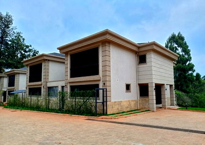 5BR Townhouse with Basement Entertainment & DSQ - Kitisuru