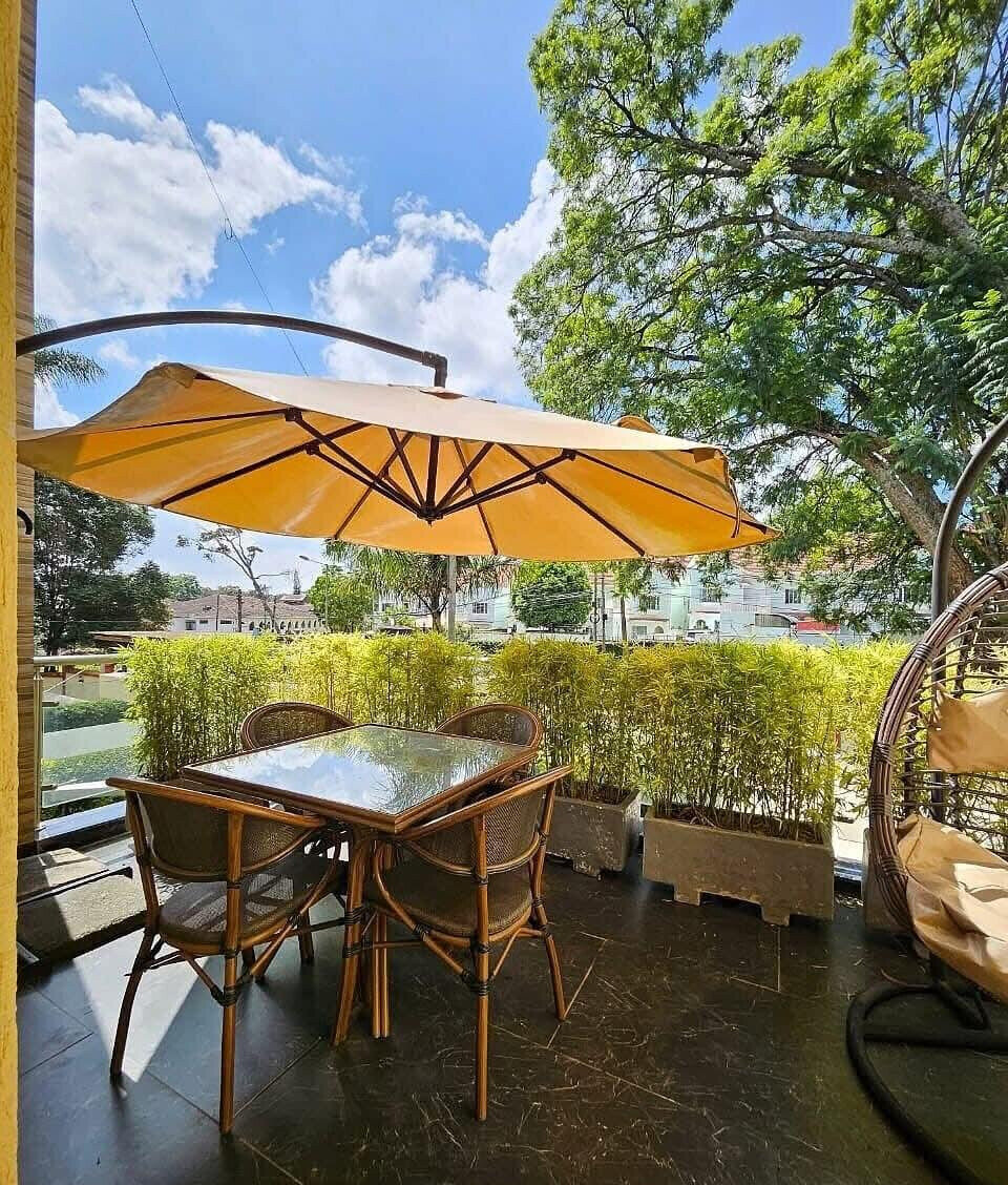 Pet-Friendly 5-Ensuite Townhouse with DSQ & Private Garden - Lavington