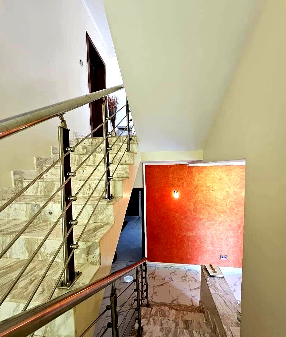 Pet-Friendly 5-Ensuite Townhouse with DSQ & Private Garden - Lavington