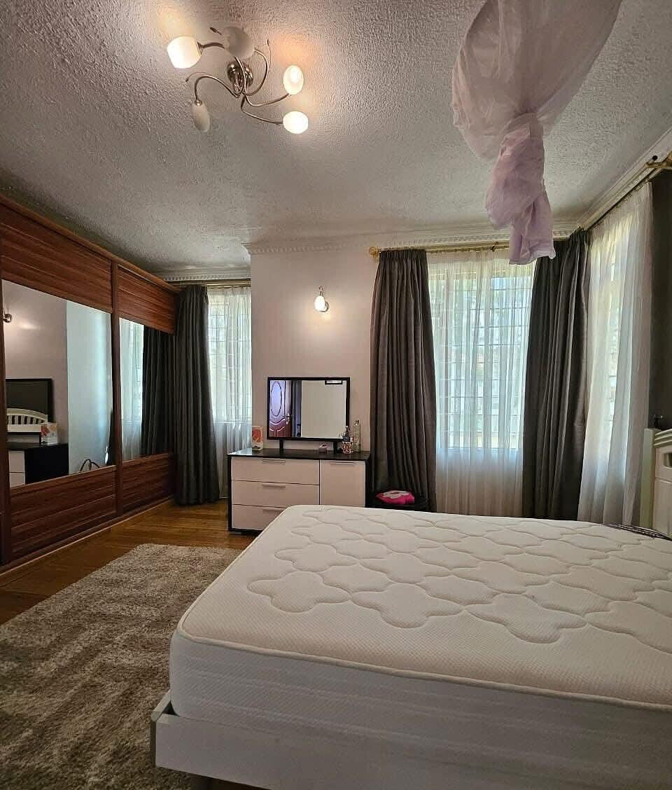 Pet-Friendly 5-Ensuite Townhouse with DSQ & Private Garden - Lavington