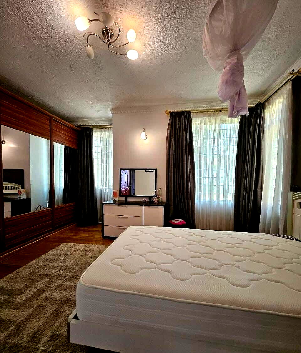 Pet-Friendly 5-Ensuite Townhouse with DSQ & Private Garden - Lavington