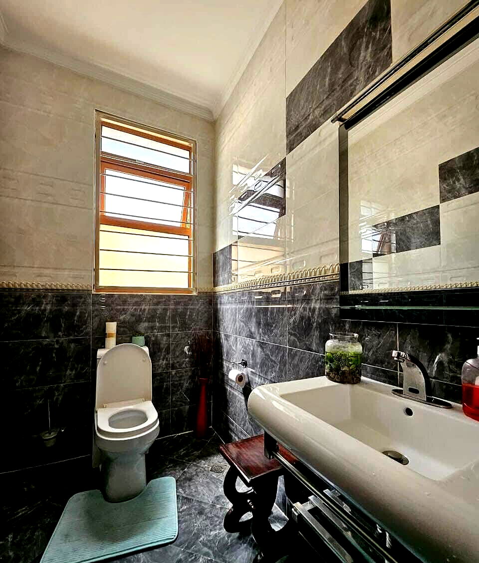 Pet-Friendly 5-Ensuite Townhouse with DSQ & Private Garden - Lavington