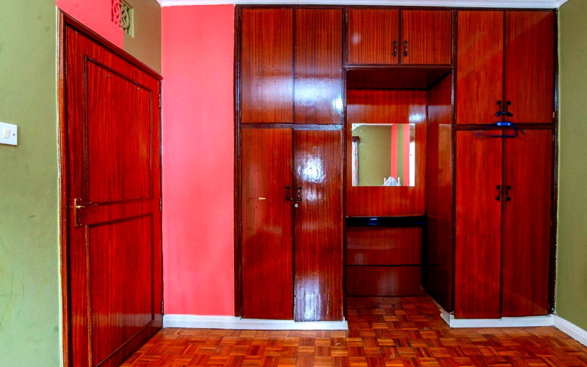 Classic 5-Bed Townhouse with Cabro Paving & Separate Compound - Lavington