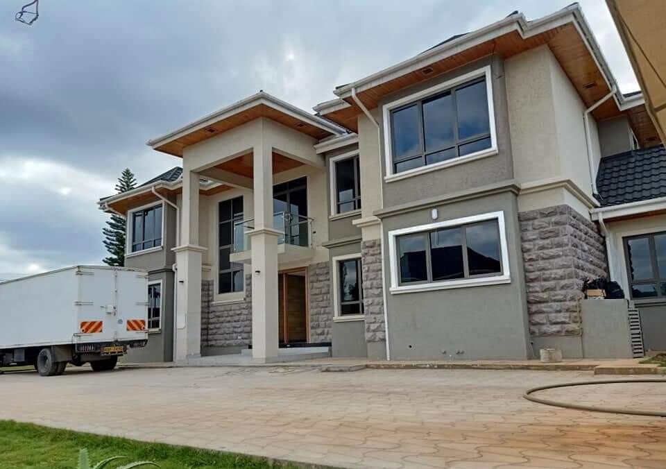 5-Ensuite Townhouse with DSQ & Study on Half-Acre – Karen