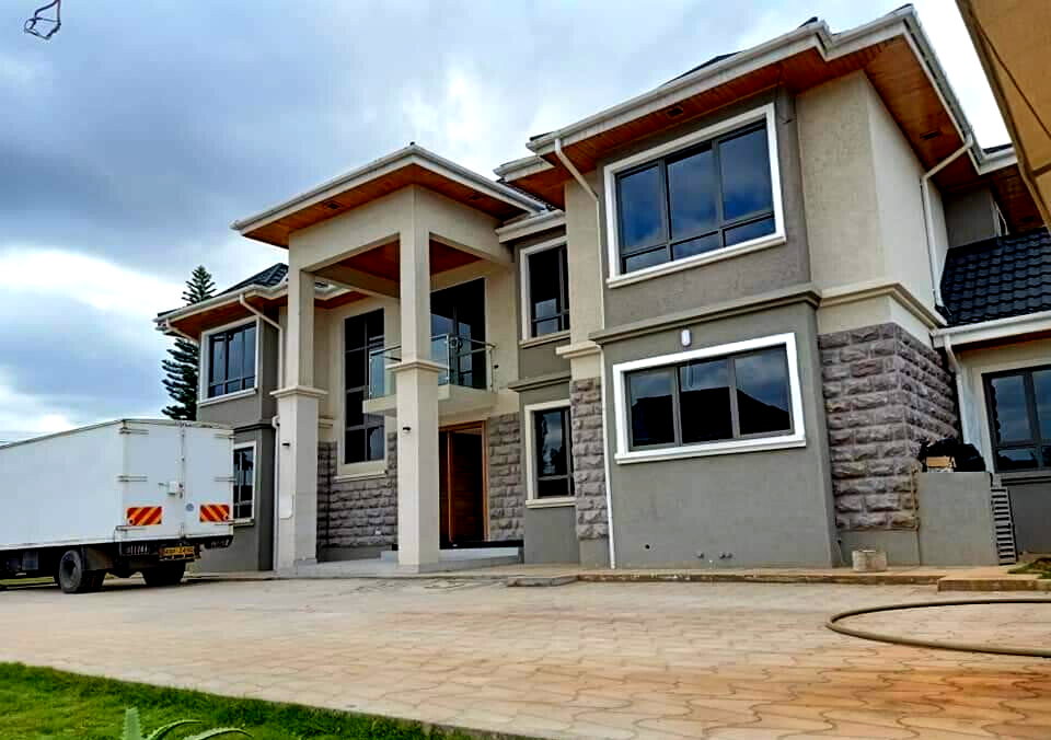 5-Ensuite Townhouse with DSQ & Study on Half-Acre – Karen