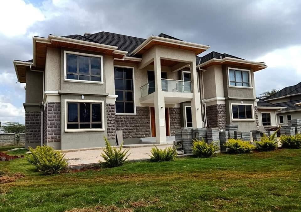 5-Ensuite Townhouse with DSQ & Study on Half-Acre – Karen