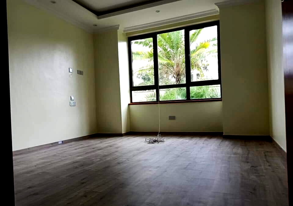5-Ensuite Townhouse with DSQ & Study on Half-Acre – Karen