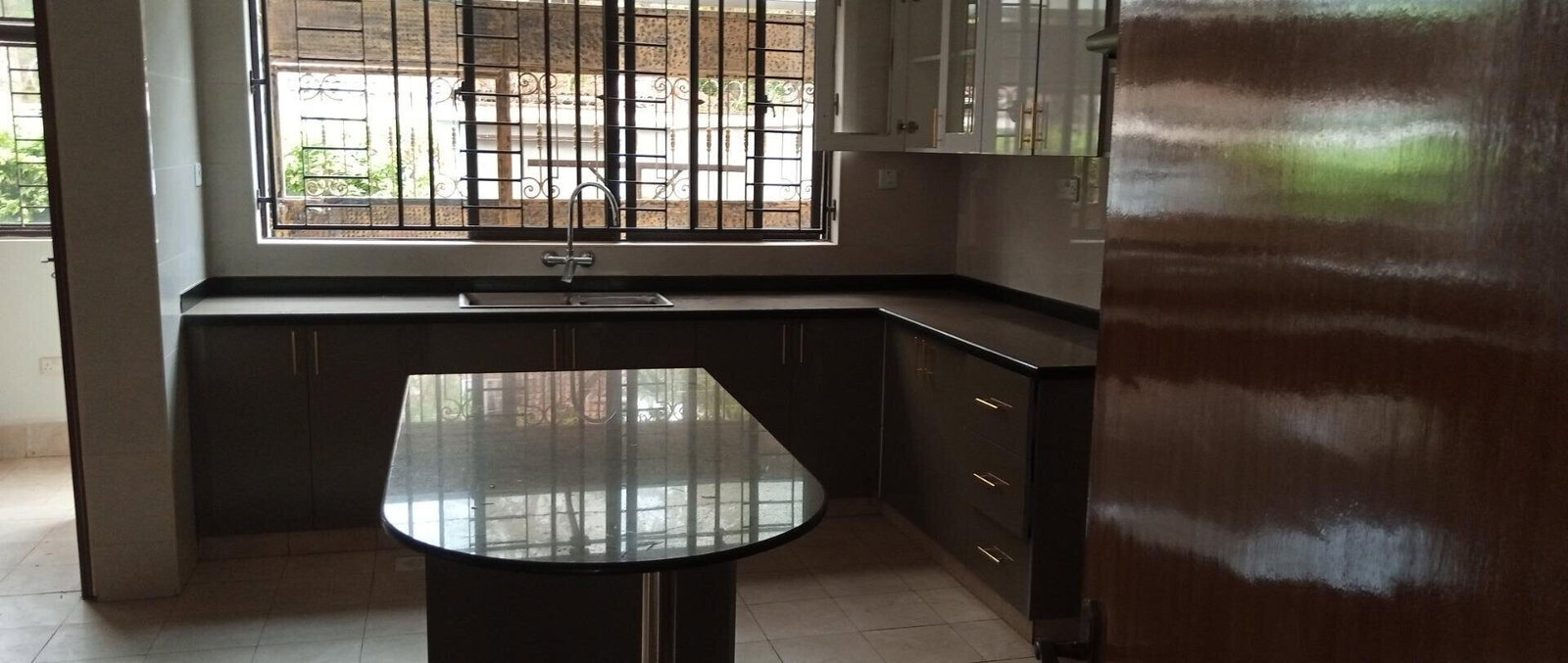 5-Ensuite Townhouse with Rooftop Terrace & Solar Panels - Lavington