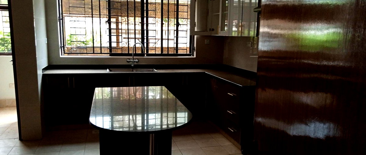 5-Ensuite Townhouse with Rooftop Terrace & Solar Panels - Lavington
