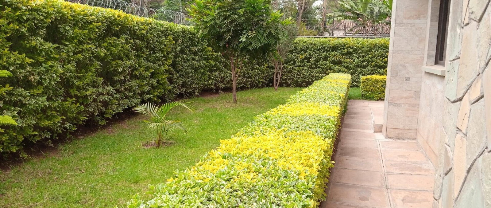 5-Ensuite Townhouse with Rooftop Terrace & Solar Panels - Lavington