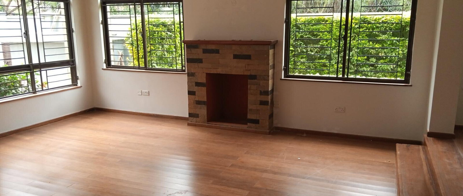 5-Ensuite Townhouse with Rooftop Terrace & Solar Panels - Lavington