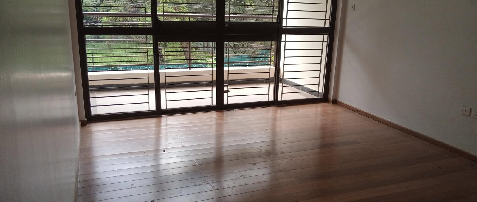 5-Ensuite Townhouse with Rooftop Terrace & Solar Panels - Lavington