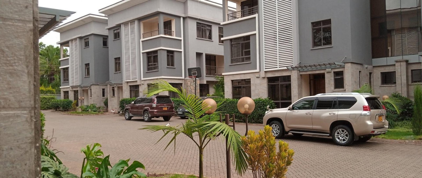 5-Ensuite Townhouse with Rooftop Terrace & Solar Panels - Lavington