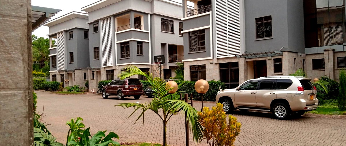 5-Ensuite Townhouse with Rooftop Terrace & Solar Panels - Lavington